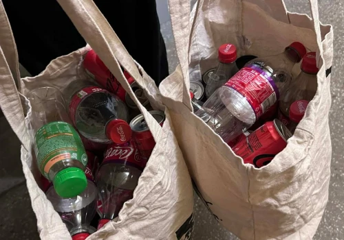 Desperacki czyn 28-latka. Walka o butelki kaucyjne może kosztować go 10 lat więzienia