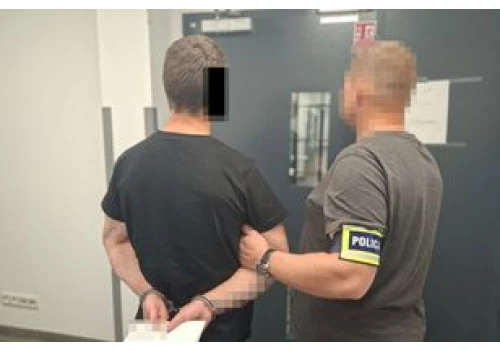 Nie chciał opuścić lokalu i groził policjantom. 27-latek w areszcie