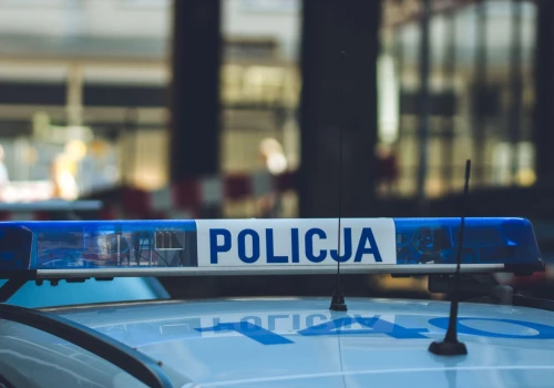 Polscy kierowcy wciąż wierzą w ten mit. Za kultowy gadżet z lat 90. grozi dziś ogromny mandat