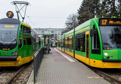 Uderzył motorniczą, groził jej rozbitą butelką. Brutalny atak w Poznaniu