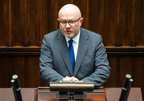 Polska nie wprowadzi założeń paktu migracyjnego. Wiceszef MSWiA wyjaśnia
