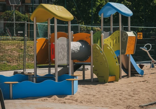Lato w Gdyni pod znakiem remontów dróg, placów zabaw i szkół