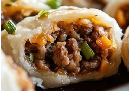 Tak zrobisz pierogi z mięsem bez lepienia. Szybciej i prościej już się nie da