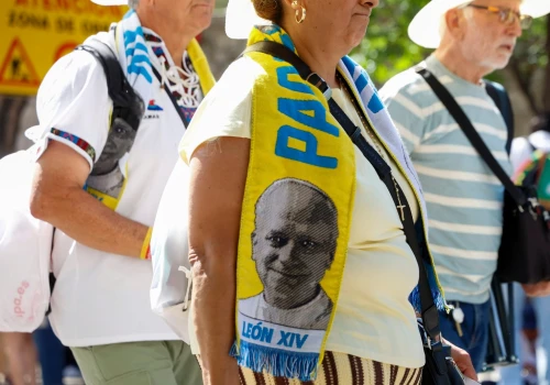 Hiszpania: co najmniej 130 tys. ludzi wyszło na ulice Madrytu pozdrowić Leona XIV