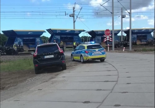 Jezierzyce Słupskie. Wykolejone wagony towarowe, są utrudnienia na kolei