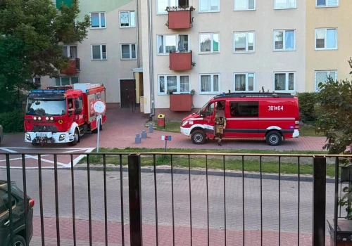 Drażniący zapach w bloku w Lublinie. Jedna osoba poszkodowana, pracuje specjalistyczna jednostka