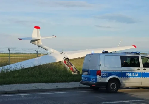 Wypadek szybowca w Krośnie. Nagle runął na ogrodzenie