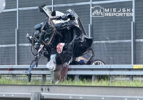 Makabryczny wypadek na DW631! Auto rozerwane na części, trzy osoby w stanie ciężkim, jedna z nich była reanimowana