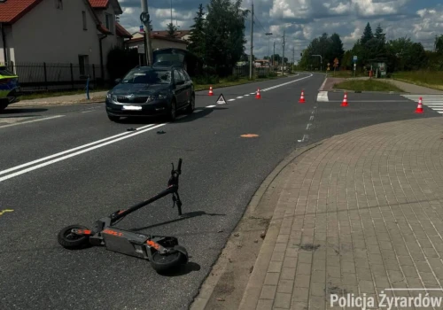 Elektryczną hulajnogą wjechał pod auto. Trafił do szpitala