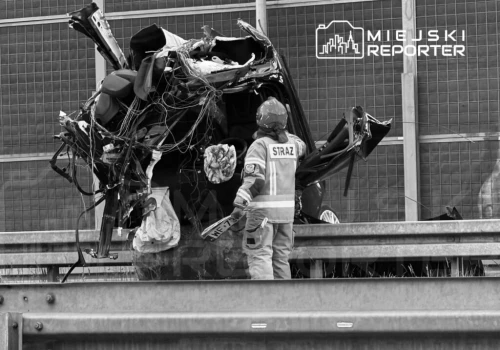 Tragiczny finał wypadku w Ząbkach. Nie żyje jeden z mężczyzn podróżujących Audi