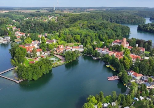 Szmaragdowa woda i malownicze widoki. Jezioro Ciecz jest wyjątkowe