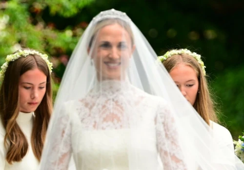 Właśnie poślubiła wnuka Elżbiety II. Kim jest Harriet Sperling? Już mówią, że robi konkurencję Kate