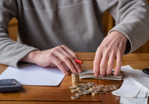 Do 100 tys. zł bez podatku. Tak rząd chce zachęcić Polaków do wyjęcia pieniędzy z banków
