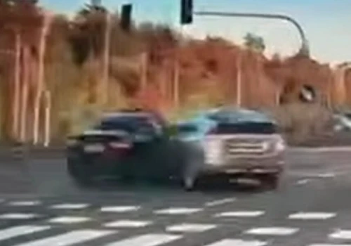 Przerażający wypadek w Ząbkach. Audi rozpadło się po zderzeniu z Hondą, za której kierownicą siedział Turek