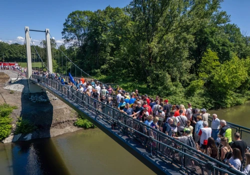 Po 70 latach ponownie połączyli brzegi Olzy. Otwarto kładkę Pogwizdów–Łąki