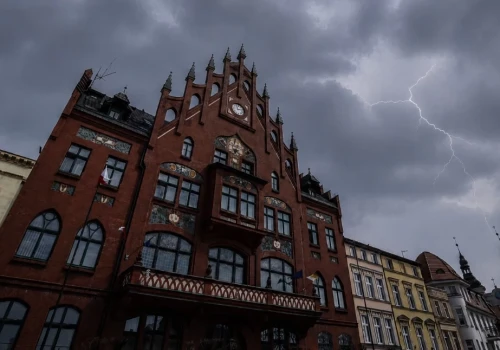 Nadciąga uderzenie żywiołu. Sprawdź, w jakich godzinach pogoda w regionie będzie najgorsza