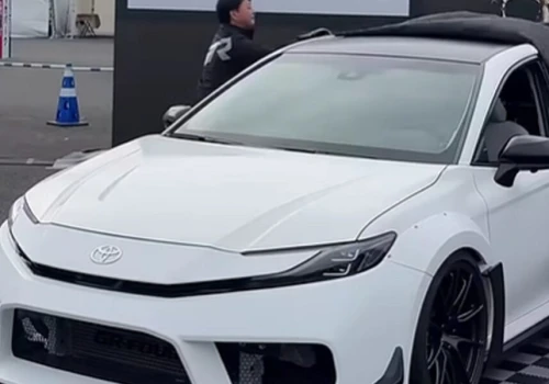 Toyota stworzyła najbardziej szalone Camry w historii. Ma zaskakującą liczbę cylindrów