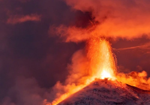 Potężna erupcja wulkanu w Rosji. Ogłoszono czerwony alarm
