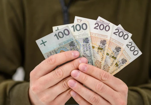 Praca sezonowa na wakacje – gdzie można zarobić najwięcej? Sprawdzamy najlepsze ofer…