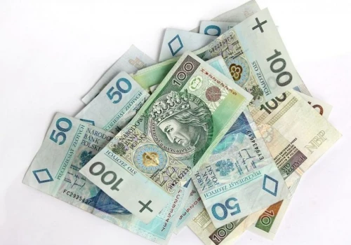 Daje 800 zł na wakacje dla uczniów, którzy poszli na kontrowersyjny przedmiot
