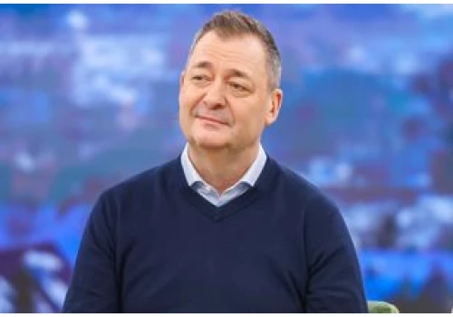 Jego żona jest o 20 lat młodsza od niego. To ona spłaciła jego długi