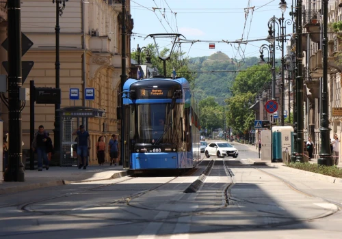 Tramwaje wróciły na ul. Piłsudskiego w Krakowie. Tak wygląda miejsce po remoncie