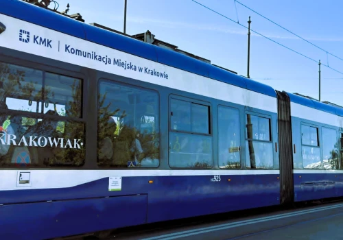 Kraków wydaje na transport publiczny 1,8 mld zł rocznie ale aut wciąż przybywa