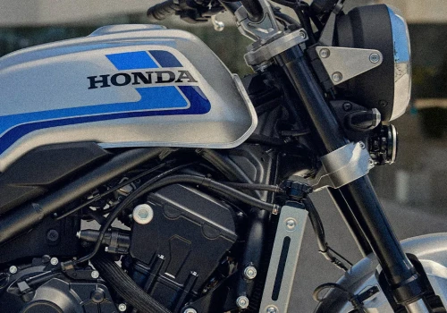 Nowa Honda ma styl z lat 80. i moc, która szybko sprowadza na ziemię