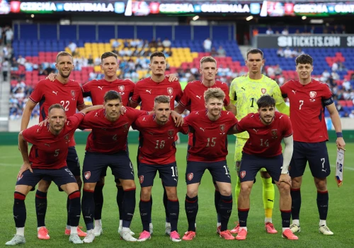 Grupa A – Gospodarze i… walka za ich plecami?