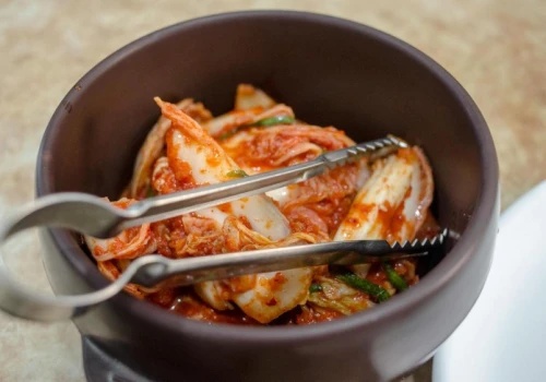 Kimchi może pomóc pozbyć się mikroplastiku z organizmu. Wyniki badań brzmią bardzo optymistycznie