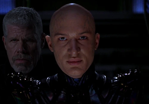 Ron Perlman o Tomie Hardym na planie STAR TREK: NEMESIS: „był źle traktowany”
