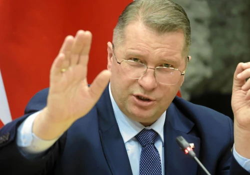 Czarnek wzywa rząd do dymisji. 