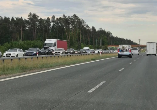 Wypadek motocyklistów na trasie Lublin – Warszawa. Korek ma już blisko 10 km