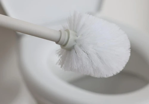 Szczotka do WC odchodzi do lamusa. Te nowe trendy z łazienek podbijają mieszkania