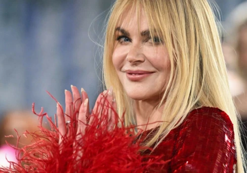 Tak naprawdę wyglądają jej włosy. Fani mocno zdziwieni. Kidman na zdjęciach bez peruki