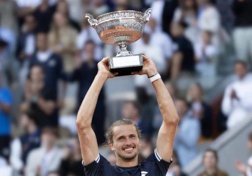 Roland Garros 2026: Alexander Zverev z Pucharem Muszkieterów