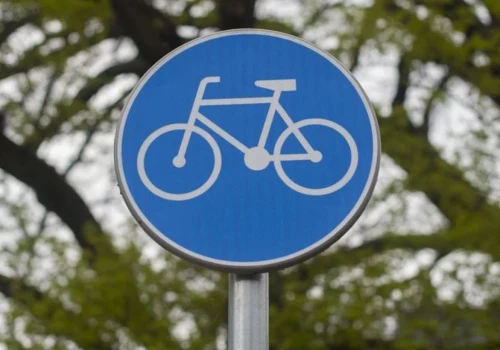 Budowa drogi rowerowej na ul. Walerego Sławka. W poniedziałek wchodzą nowe zmiany
