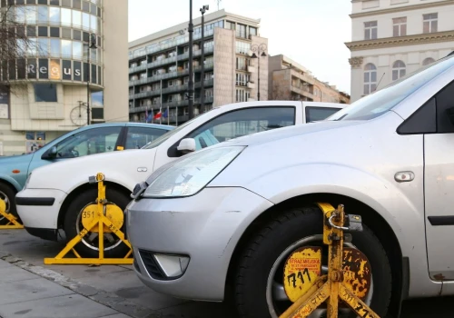 Parkujesz legalnie, a rano blokada. Tak działa znak B-37