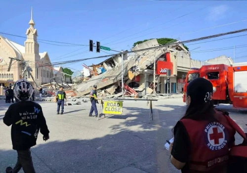 Filipiny: rozległe zniszczenia po silnym trzęsieniu ziemi o magnitudzie 7,8