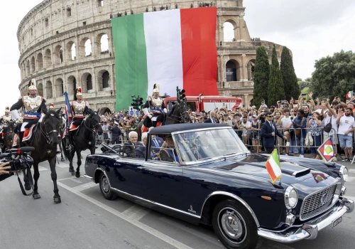 Lancia świętuje Dzień Republiki. Historyczna Flaminia ponownie wyjechała na ulice Rzymu