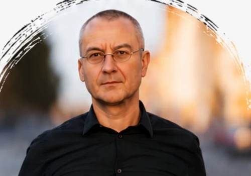 Jacek Hołub gościem spotkania w Miejskiej Bibliotece Publicznej w Ciechanowie