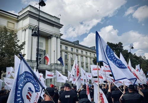 Batalia o mieszkaniówkę w SW. Dlaczego funkcjonariusze będą protestować osobno?
