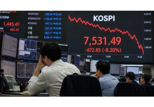 KOSPI traci ponad 8 proc. Seulu wstrzymał handel