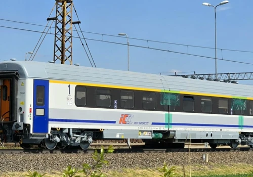 PKP Intercity. Zmodernizowany wagon 1 klasy z Remtraku na testach