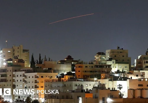 Izrael odpowiada nalotami po irańskim ataku rakietowym na północy kraju