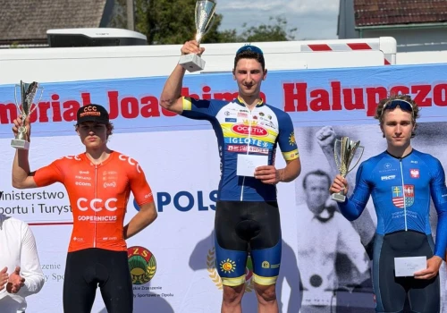 Mateusz Błaszak na podium Memoriału Joachima Halupczoka