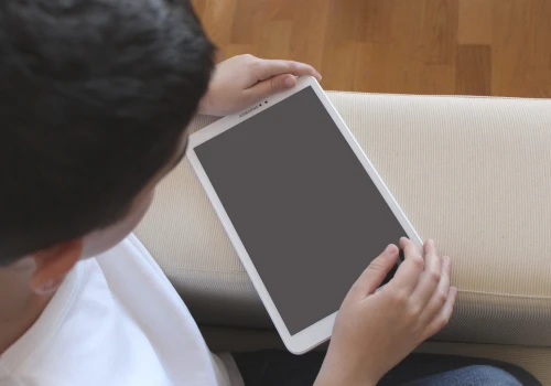 Uczniowie mają więcej technologii niż kiedykolwiek. Problem w tym, że nie zawsze uczą się dzięki niej lepiej