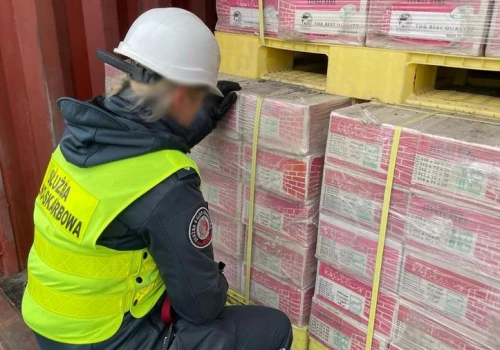 KAS i CBŚP. Przemyt 1030 kg heroiny o wartości 220 mln zł z ZEA udaremniony