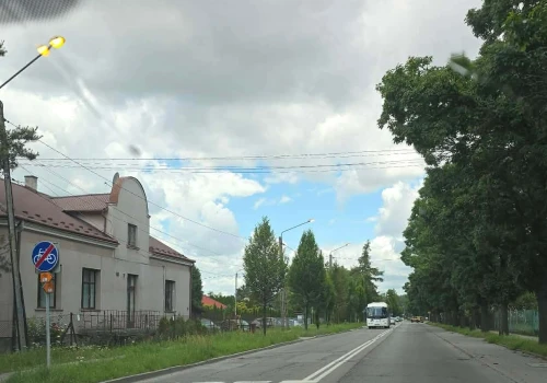 ’Dlaczego latarnie w Tarnowie świecą w biały dzień?” Mieszkańcy pytają kto za to płaci