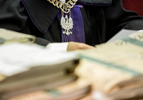 Tragiczny wypadek pod Warszawą. Prokuratura przedstawiła zarzuty kierowcy